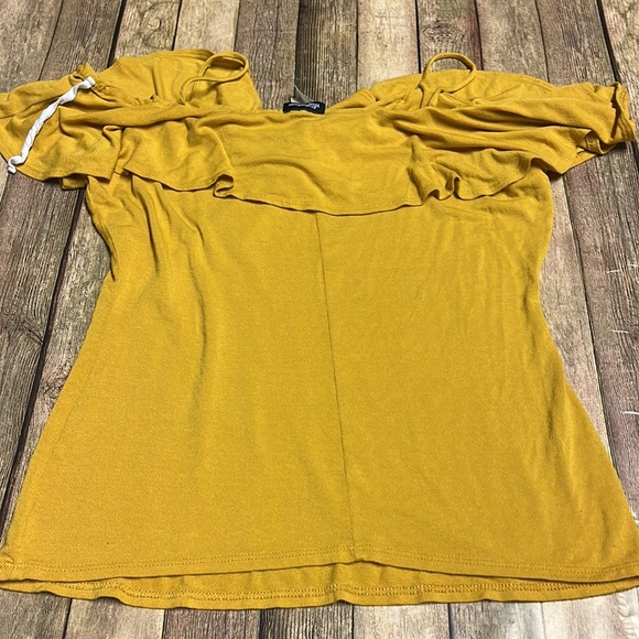 5for$10 Magazine - Yellow tank top, short sleeve with ruffle top Large Preowned - Picture 4 of 5